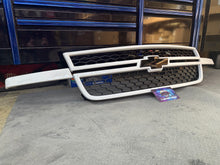 2003-2007 Chevy Silverado HD Grille